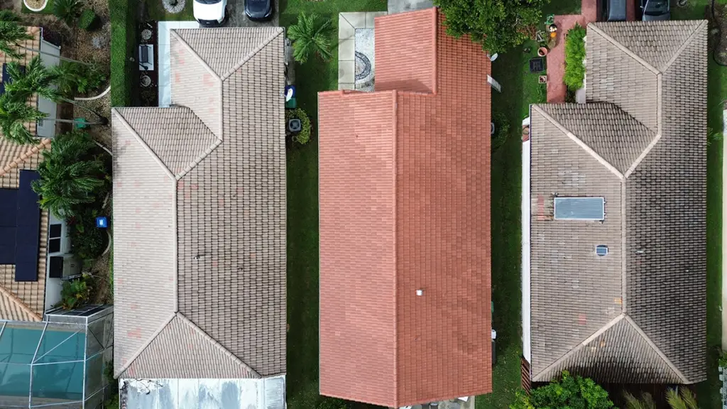 Clay tile roof installation process in Coral Springs -Brick-colored clay tile roof installation in Coral Springs – high-resolution view